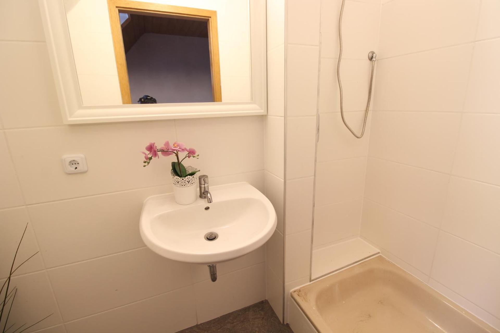 Hotel Ulm Zentrum - Komplettes Zimmer, Hochbett, Android Tv & Eigenem Bad - Perfekt Fuer Familien & Gruppen エクステリア 写真